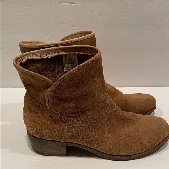 UGG light brown Suede Ankle Boots - Picture 5 of 9